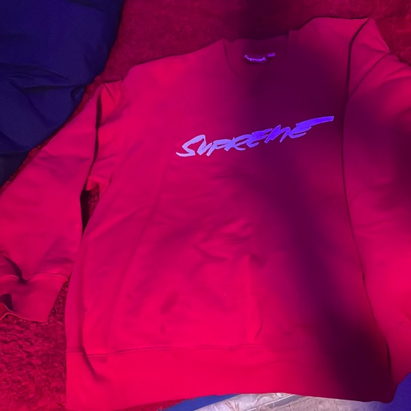 Supreme sweatshirt